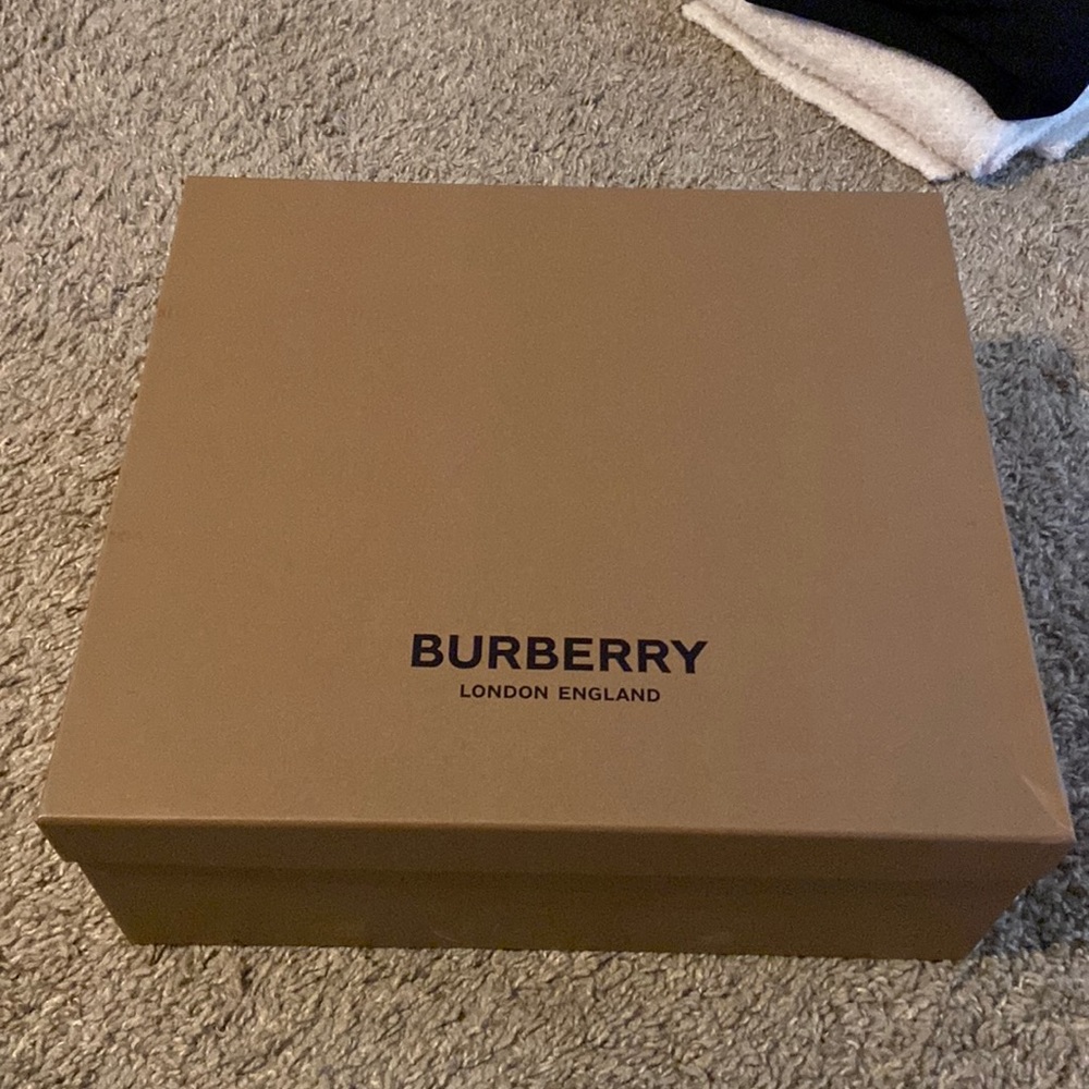 Burberry box